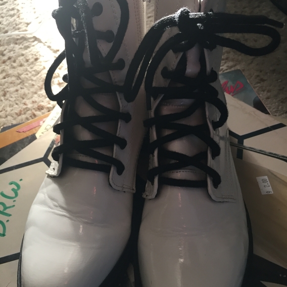 Boots - Picture 3 of 3